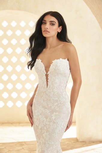 Paloma Blanca #5009 #3 default Natural with Pearl Lining thumbnail