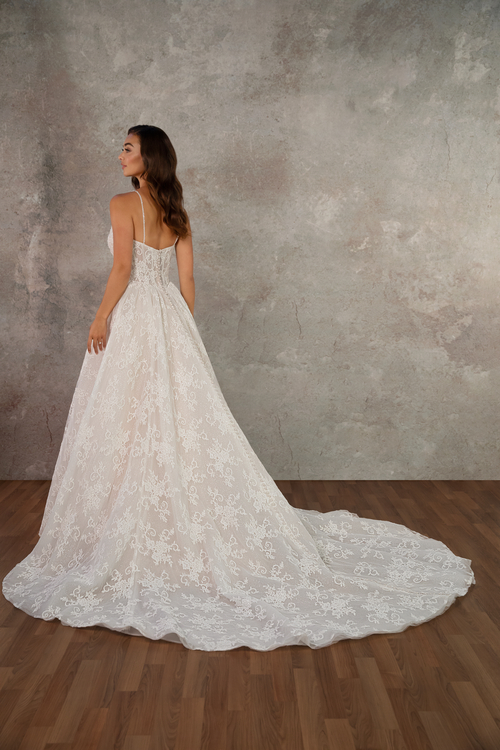Essense of Australia - D4425 | Avenue 22 Bridal