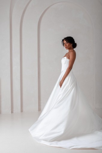 Ritzy Gowns Collection 5 #SW005 - Satin, Train 100cm #1 Light Ivory thumbnail